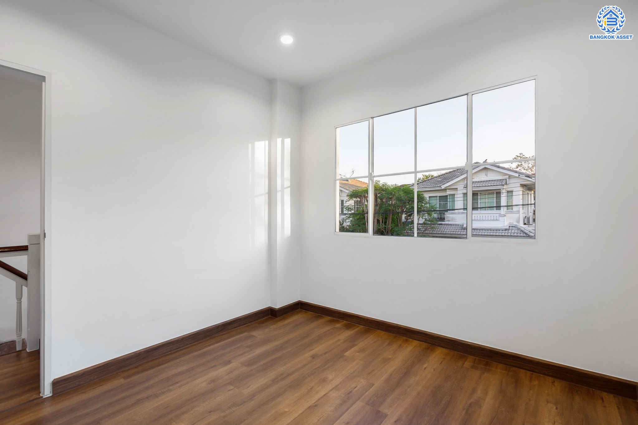 บ้านมือสองตกแต่งใหม่ แบรนด์ LH ม.ชลลดา วัดลาดปลาดุก บ้านเดี่ยวหลังใหญ่ เนื้อที่ 52.2 ตร.ว. ฟังก์ชัน 3 ห้องนอน 2 ห้องน้ำ จอดรถได้ 2 ที่จอดรถ พร้อม Facilities ครบครัน บนทำเลเดินทางสะดวก เชื่อมต่อถ.กาญจนาภิเษก ใกล้รถไฟฟ้าสายสีม่วง "สถานีคลองบางไผ่"...